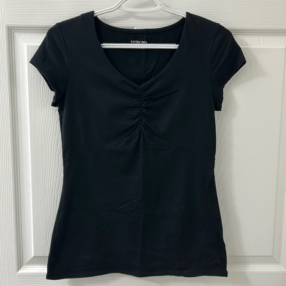 XS cap sleeve V neck tee